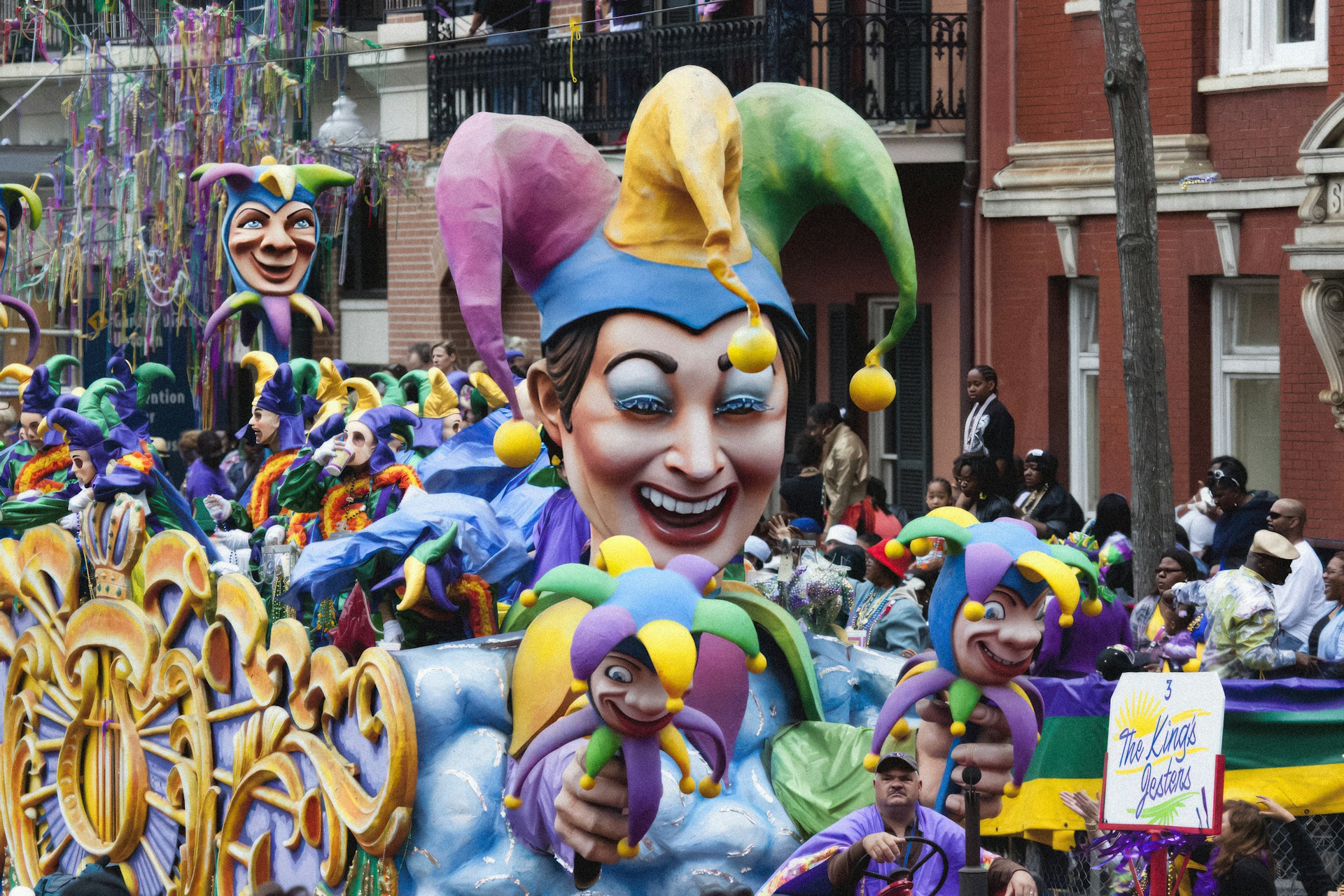 parade-colorée-du-mardi-gras-dans-les-rues-de-la-nouvelle-orleans