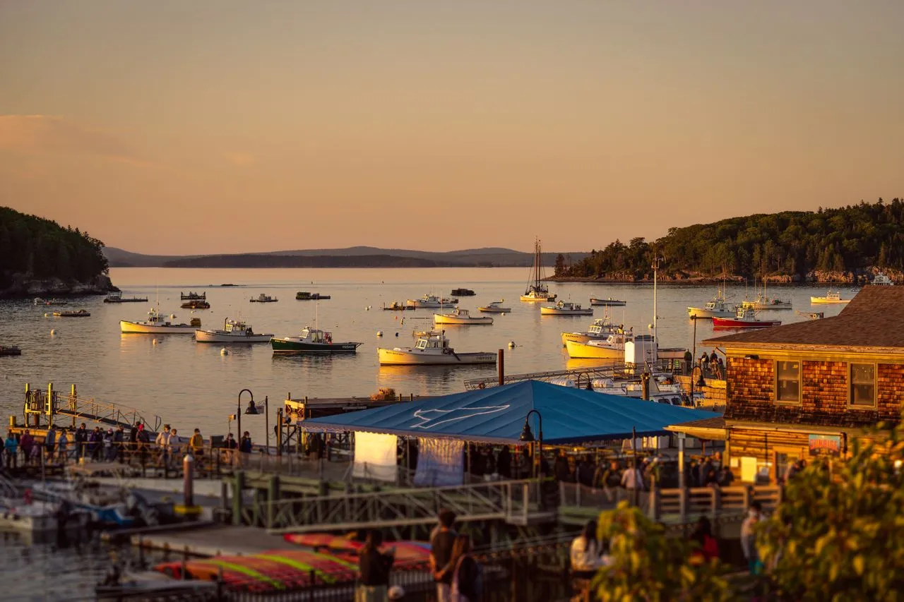 bateaux-de-peche-dans-le-port-de-bar-harbor-au-maine